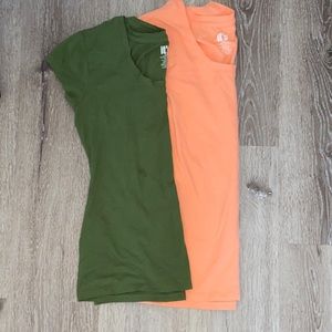 2 short sleeve shirts